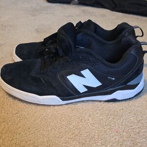 New Balance Men's Black and White Sneakers